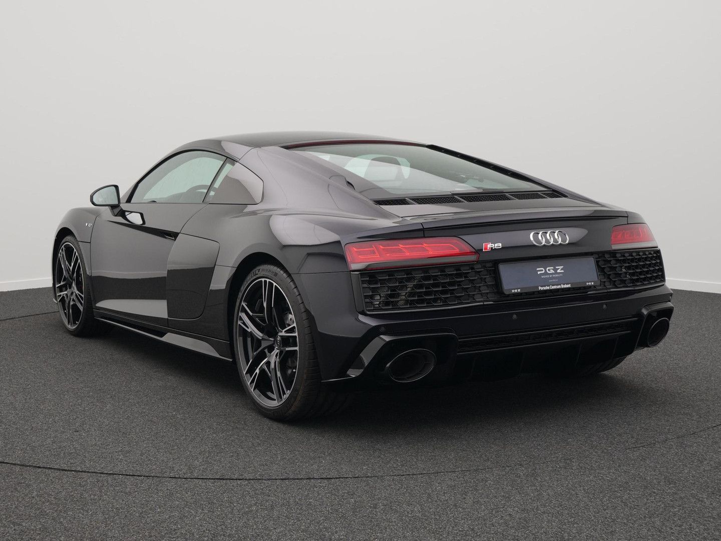 Audi R8 5.2 performance RWD - Samsaru's Car Outlet