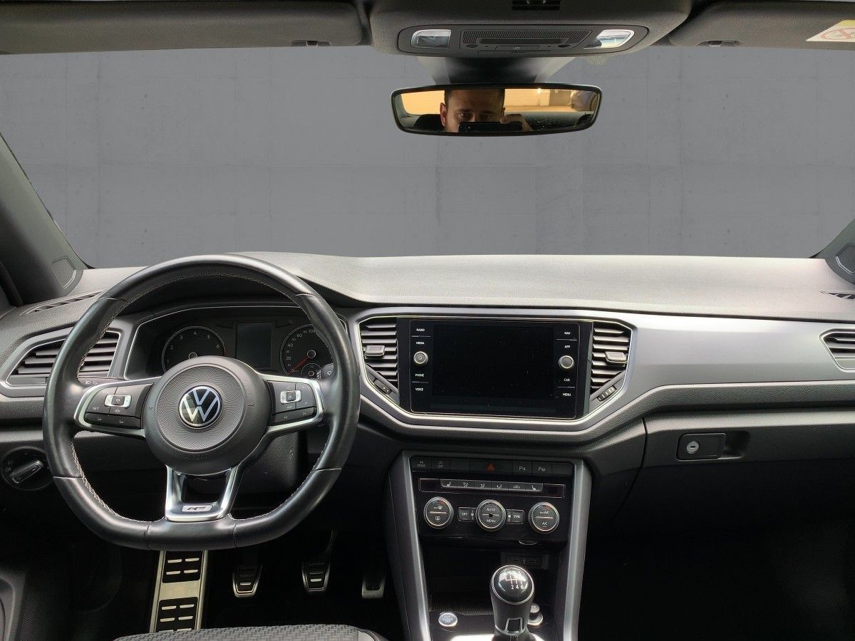 Volkswagen T-Roc 1.5 TSI R-LINE - Samsaru's Car Outlet