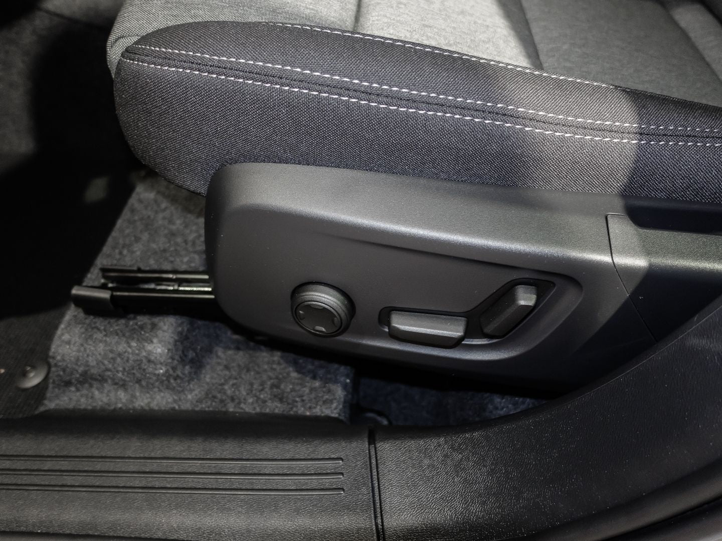 Volvo XC40 B3 Benzin Plus Dark - Samsaru's Car Outlet