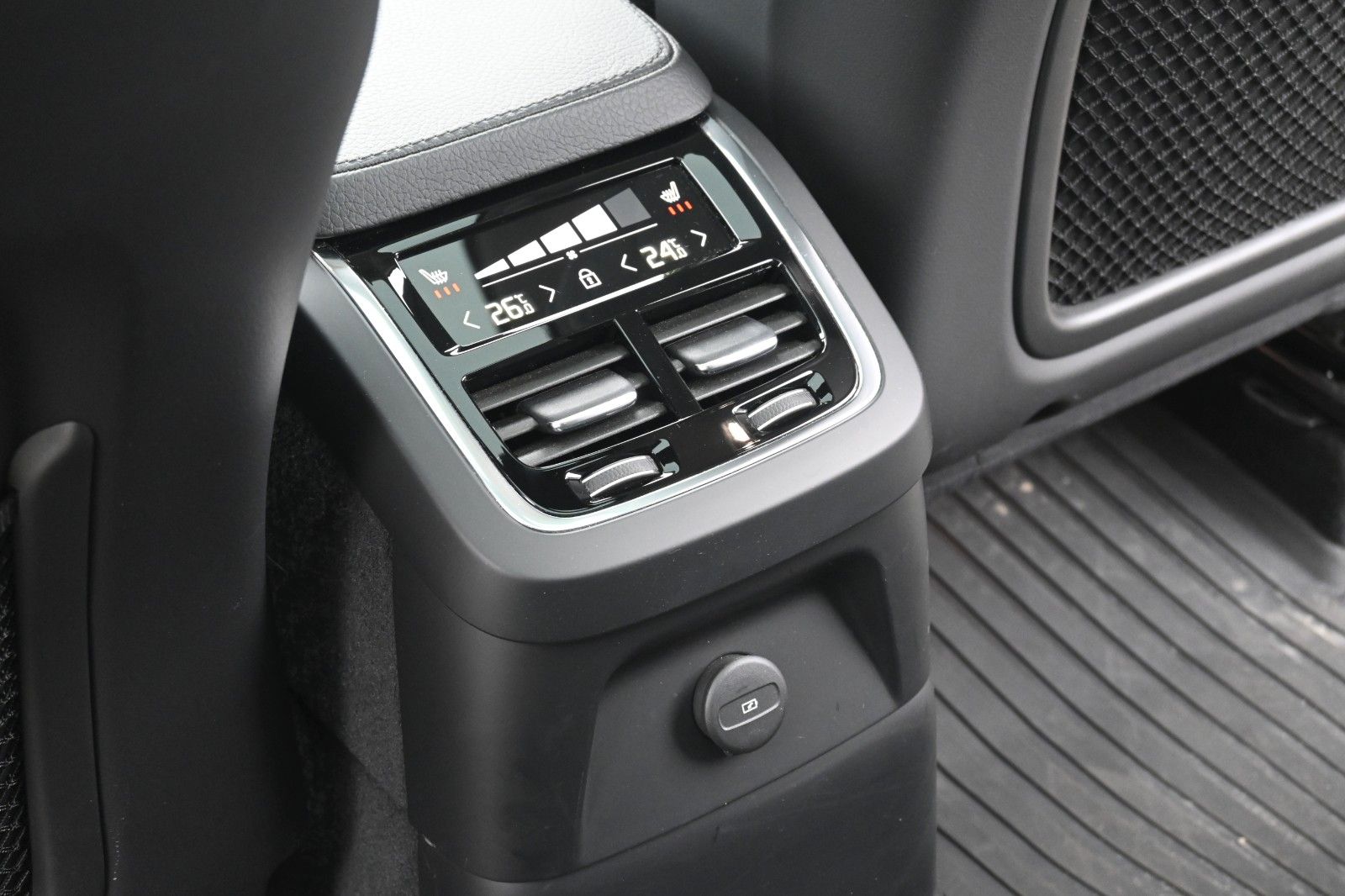 Volvo XC90 T8 AWD Inscrip. - Samsaru's Car Outlet