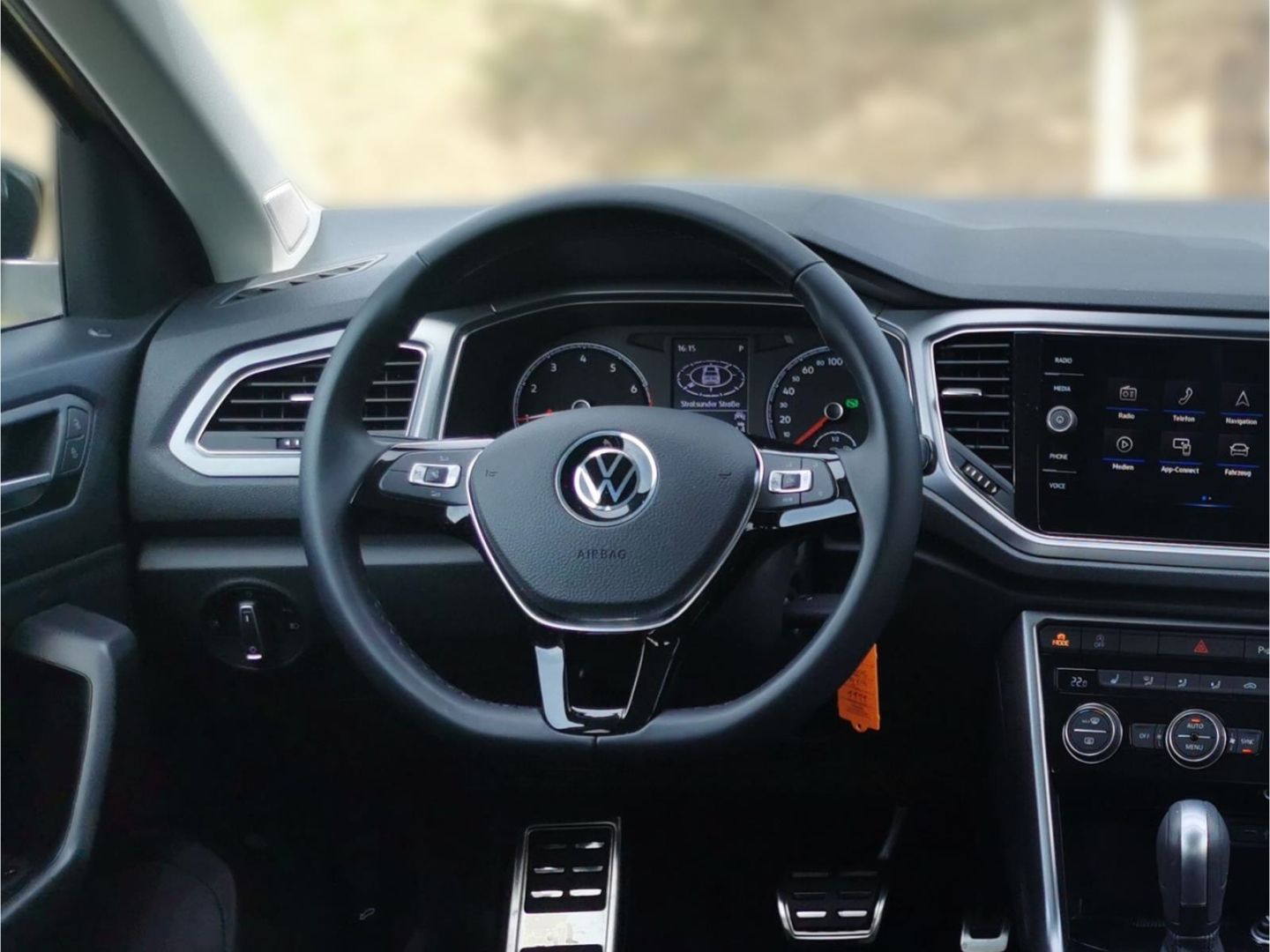 Volkswagen T-Roc Active 1.5 TSI DSG - Samsaru's Car Outlet
