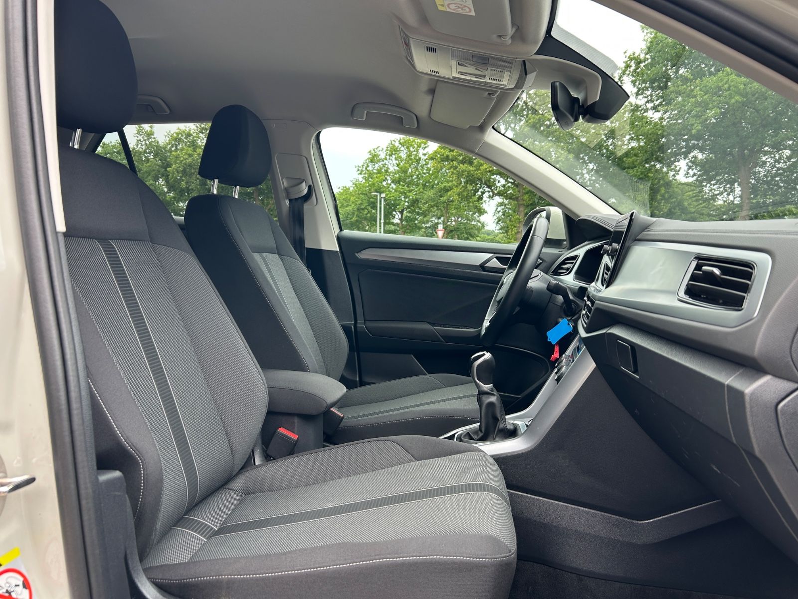 Volkswagen T-Roc 1.0 TSI Life - Samsaru's Car Outlet