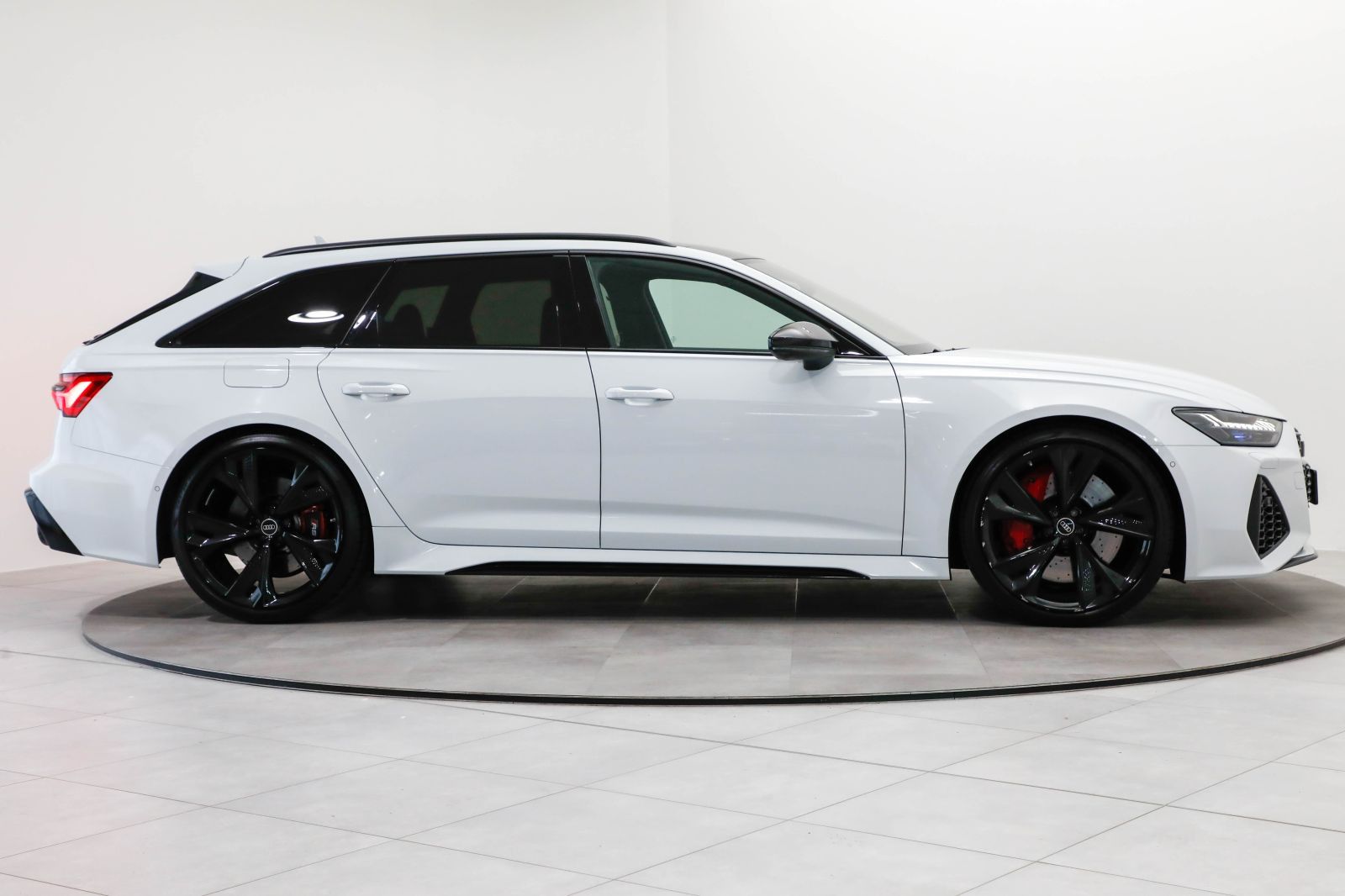 Audi RS 6 Avant performance AHK Pano HUD Matrix B&O