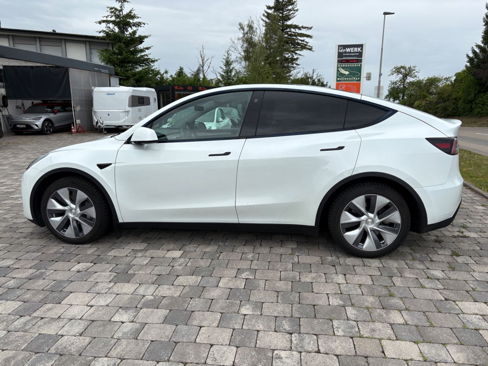 Tesla Model Y Long Range Dual AWD 8 fach Alu