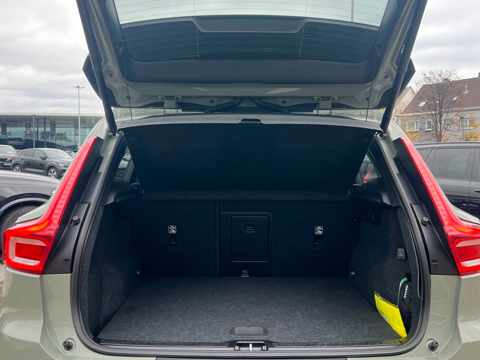Volvo XC40 T4 Ultimate Dark AHK|PANO|CONNECT|LED|