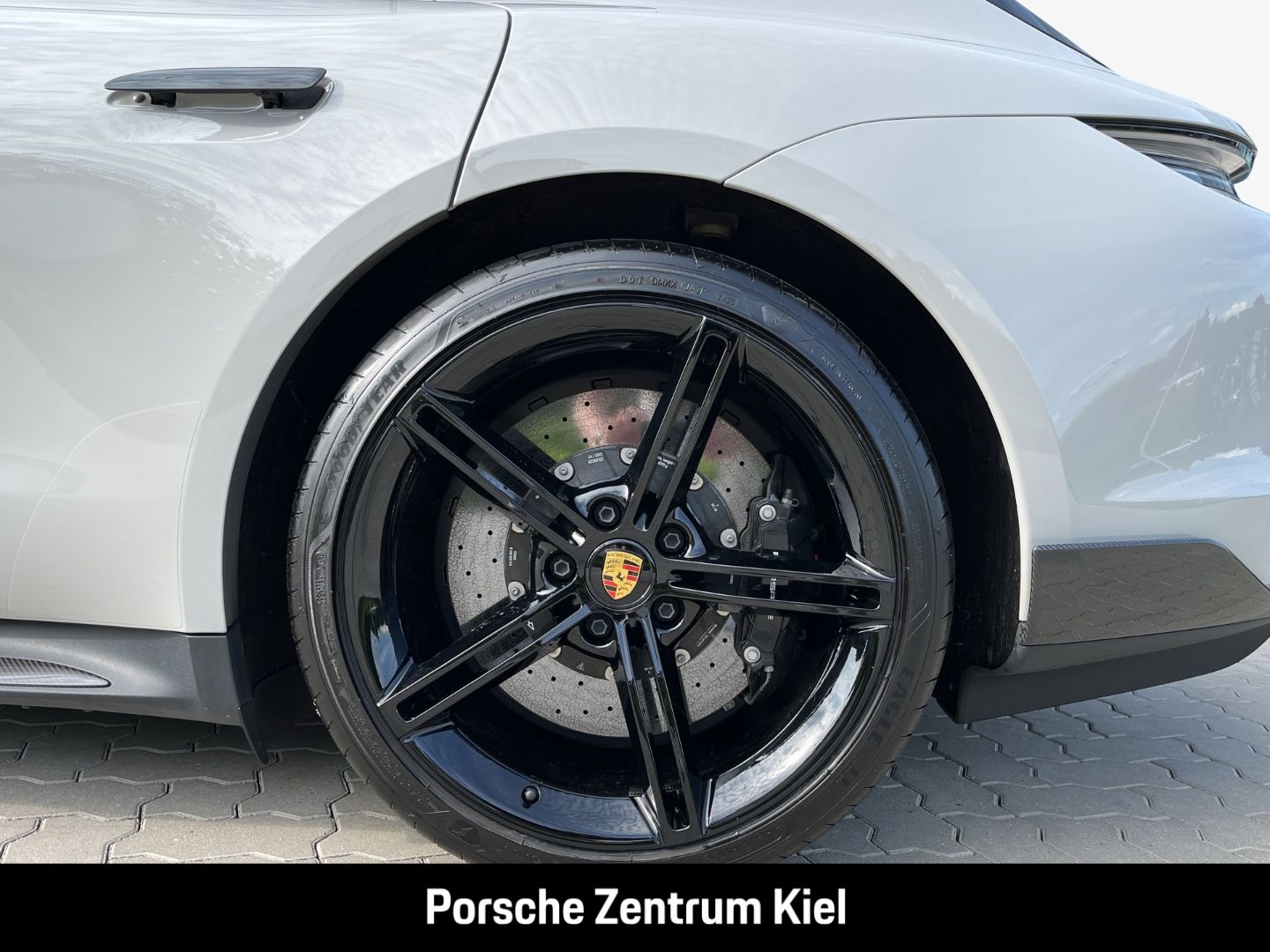 Porsche Taycan Turbo S Sport Turismo Burmester Sunshine-