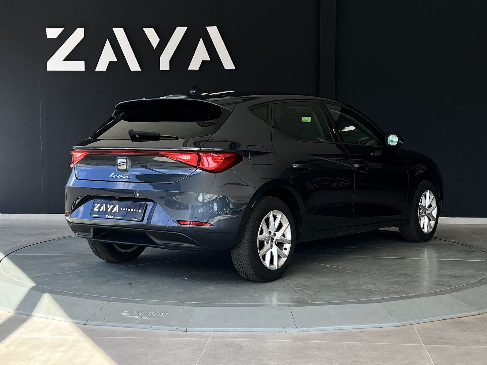 Seat Leon 2.0 TDI Style - Samsaru's Car Outlet