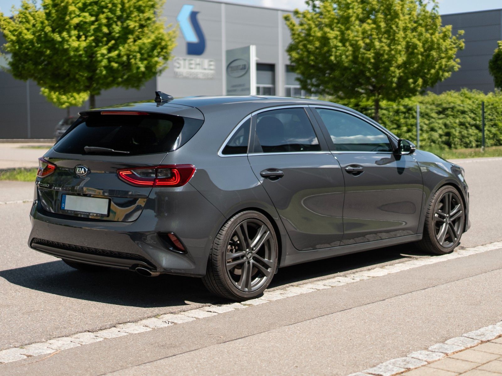 Kia Ceed Platinum Edition - Samsaru's Car Outlet