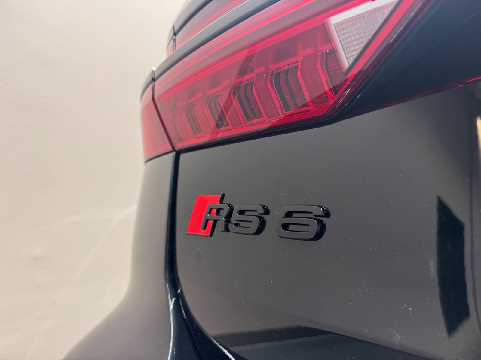 Audi RS6 Avant 4.0 TFSI q.*ABT*DYNAMIK*B&O*KERAMIK*