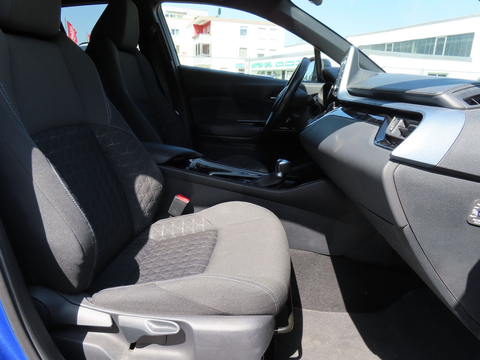 Toyota C-HR 1.8 Hybrid Style - Samsaru's Car Outlet