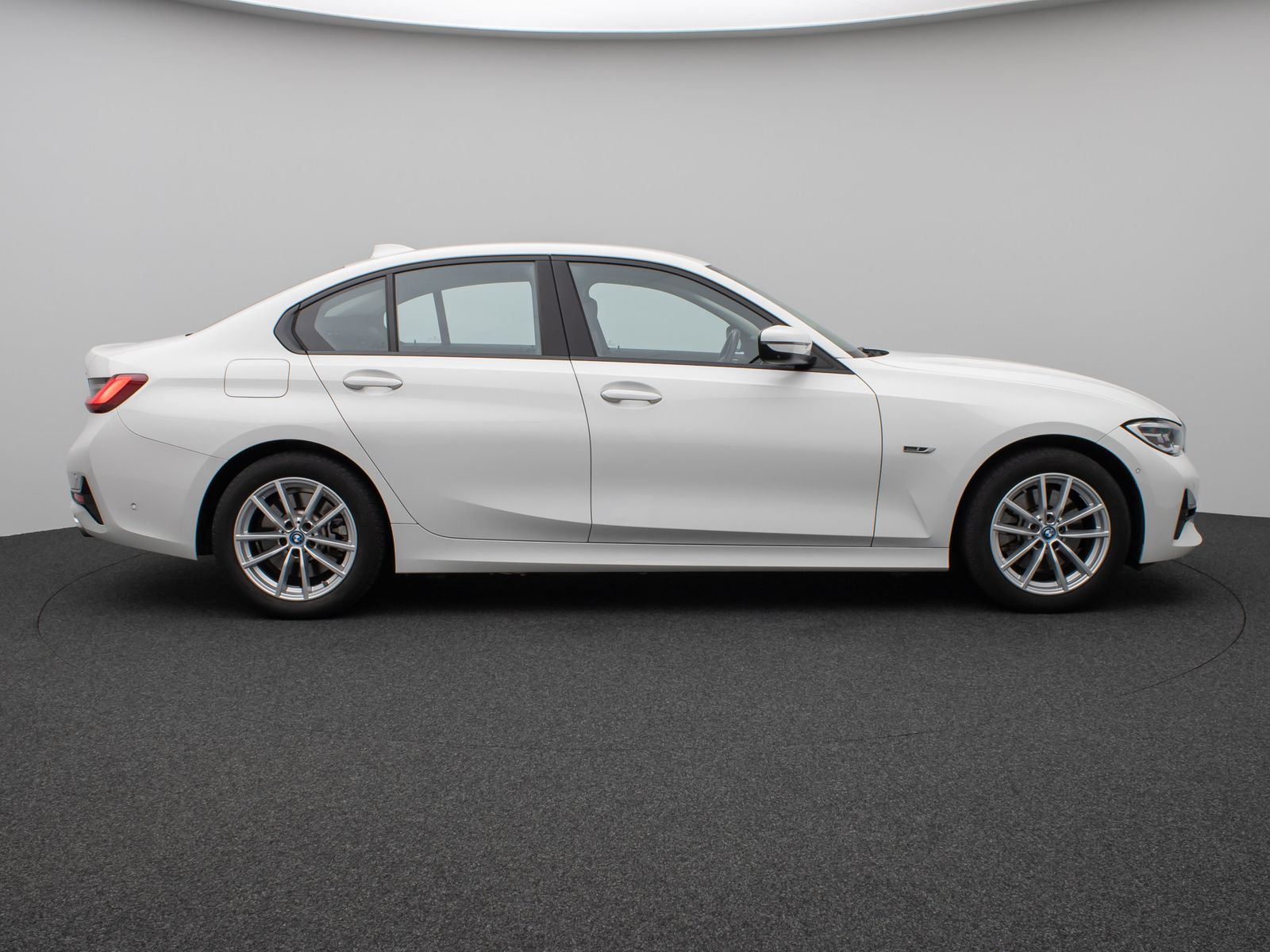BMW 320e - Samsaru's Car Outlet