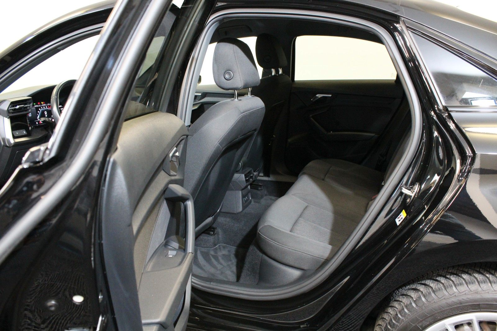 Audi A3*Limousine*30 TFSI*Advanced*Automatik*LED*Navi