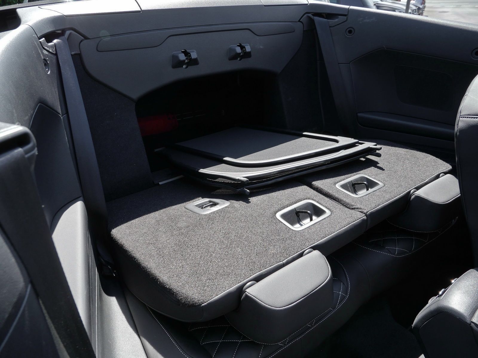 Volkswagen T-Roc TSI R-Line - Samsaru's Car Outlet