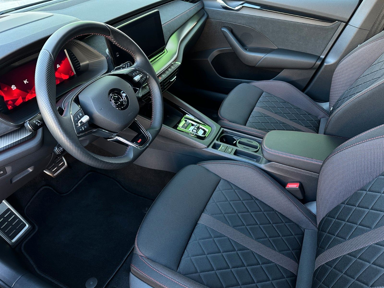 Skoda Octavia Combi RS 2.0TSi DSG - Samsaru's Car Outlet