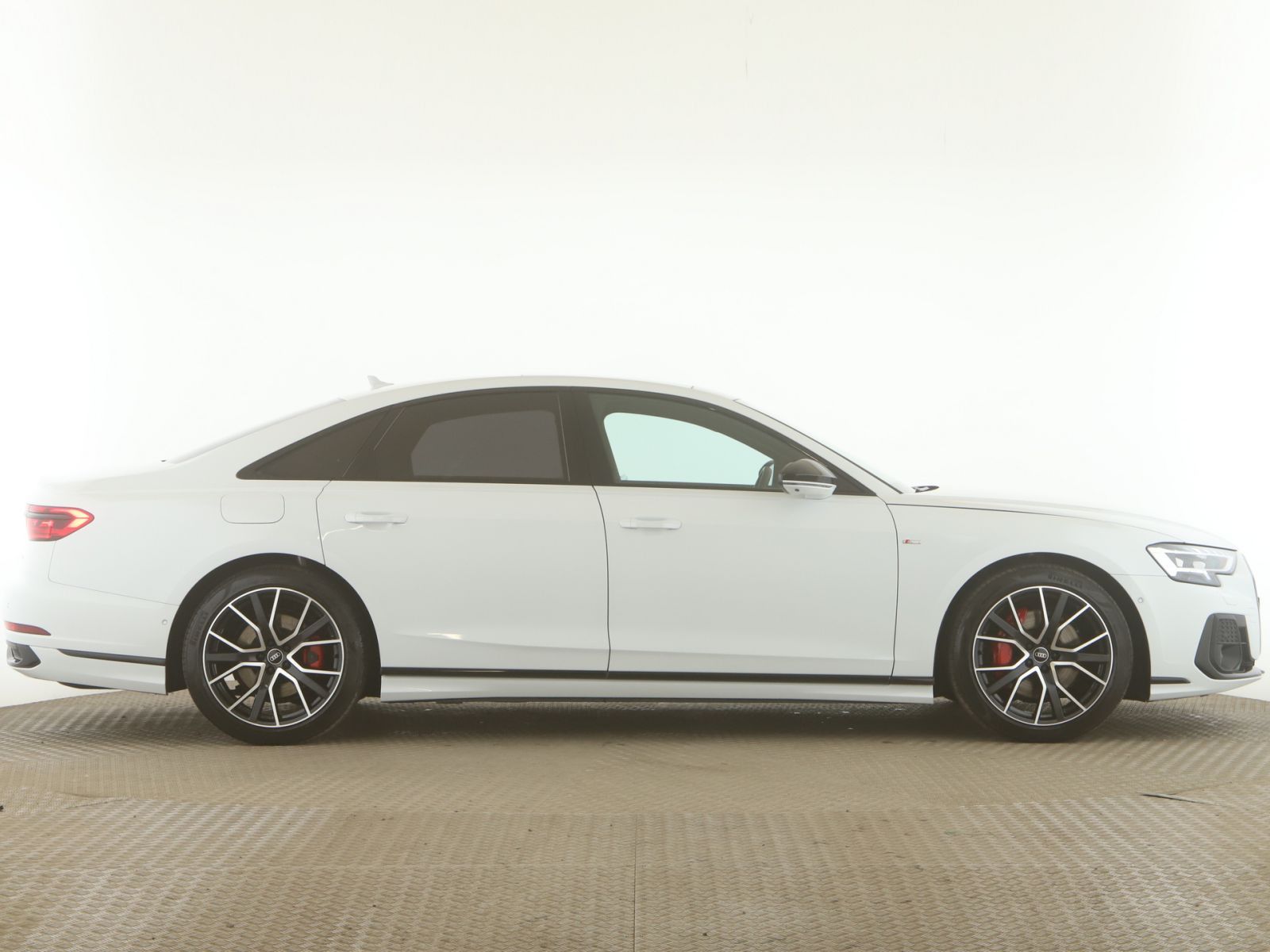 Audi A8 50 TDI quattro S line Pano+AHK+RFK+StandH+LUF