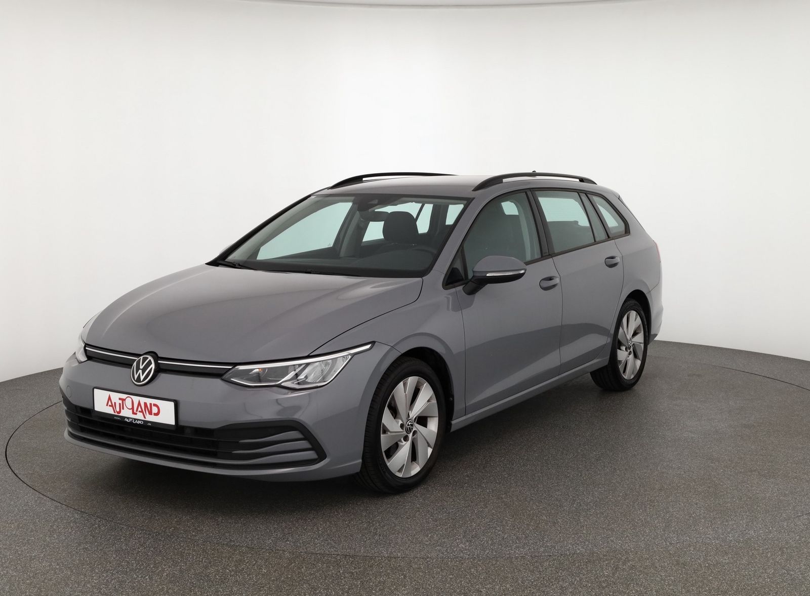 Volkswagen Golf VIII Variant 1.0 eTSI DSG - Samsaru's Car Outlet