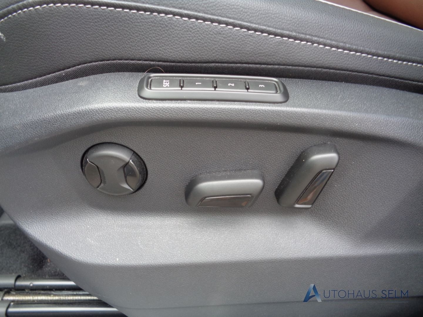 Volkswagen Tiguan Elegance 4Motion 2.0 TDI HUD AHK Panodach