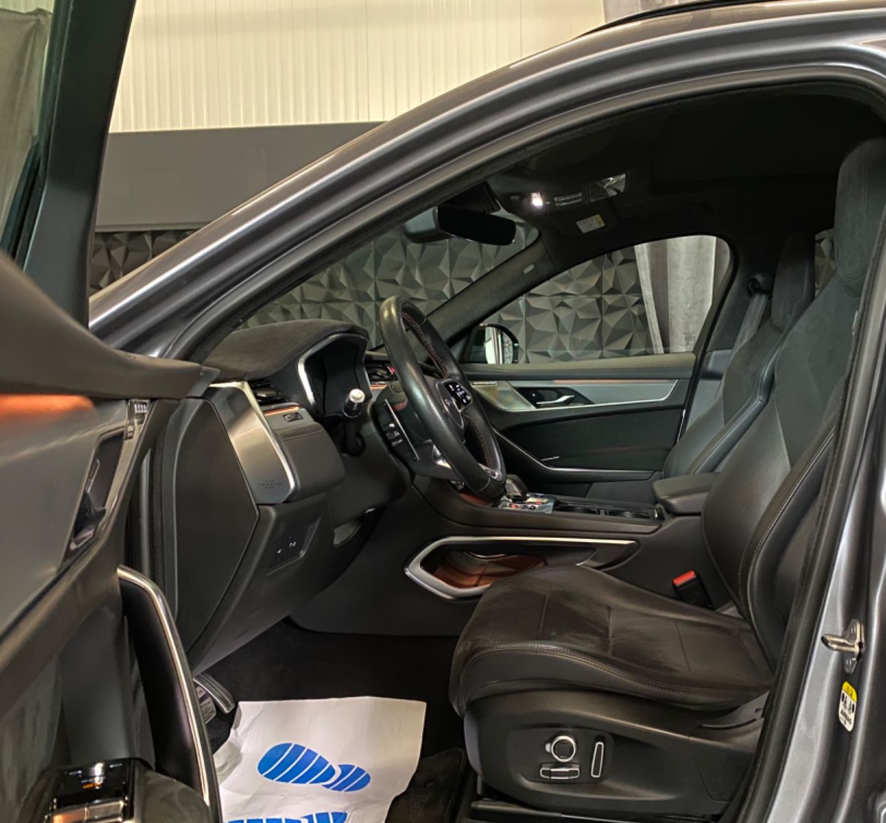 Jaguar F-Pace P550 SVR V8 AWD,ACC,Digitales Cockpit,AHK