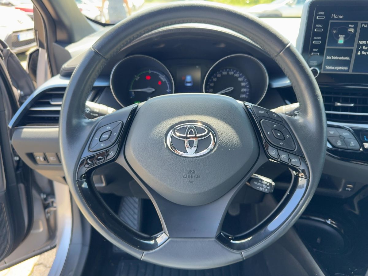 Toyota C-HR 2.0 Hybrid Team - Samsaru's Car Outlet