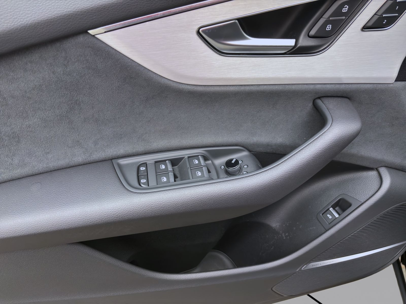 Audi Q8 50 TDI Q S LINE PANO AHK B&O HuD KAMERA