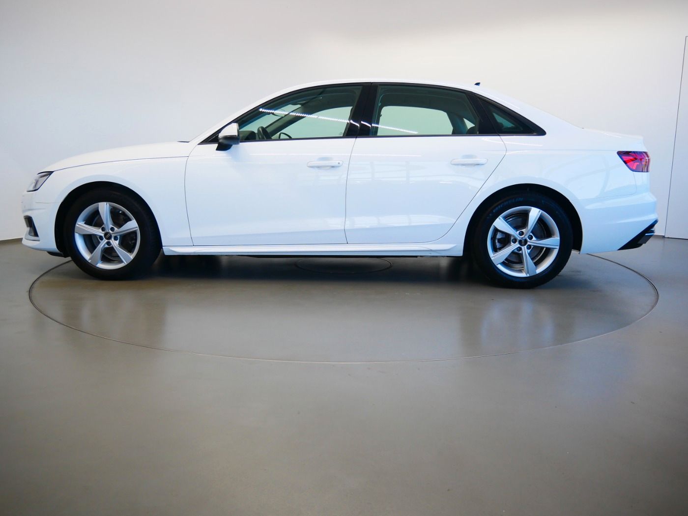 Audi A4 Limousine 35 TFSI advanced - Samsaru's Car Outlet