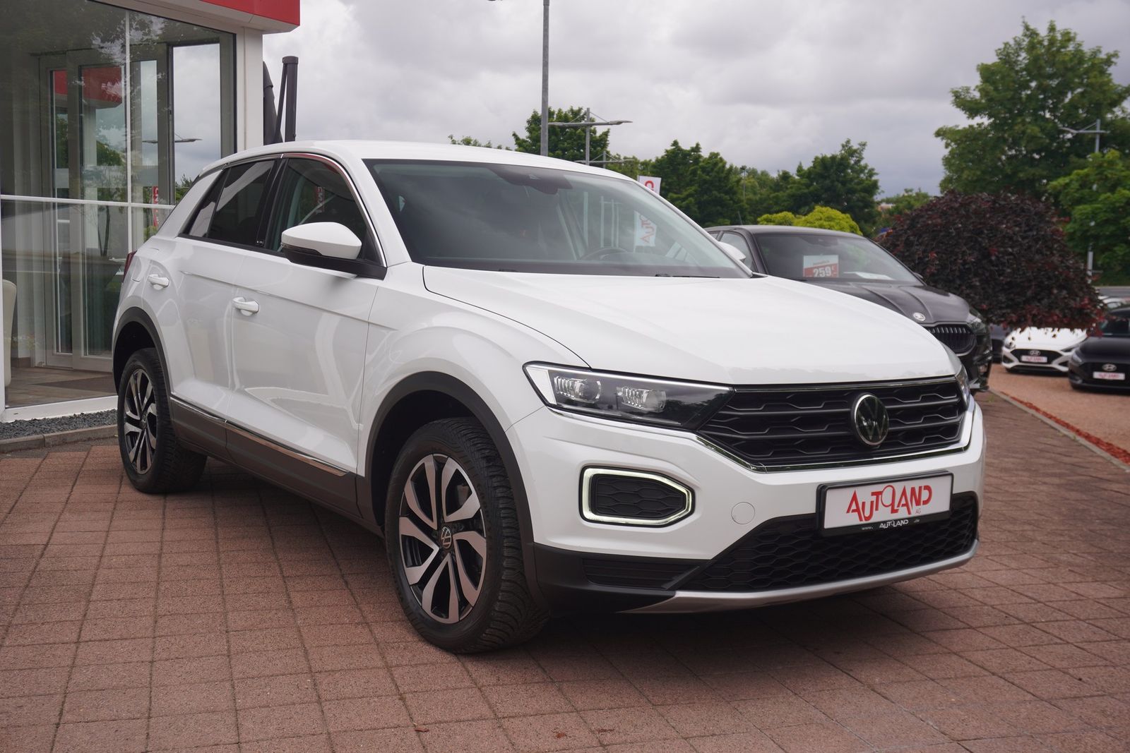 Volkswagen T-Roc 1.5 TSI Active - Samsaru's Car Outlet