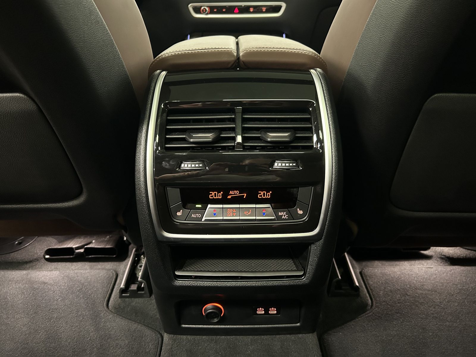 BMW X5 xDrive40i M Sportpaket AHK B&W Pano. DAB Driv