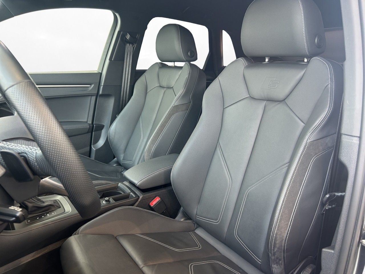 Audi Q3 40 TFSI quattro S-line - Samsaru's Car Outlet