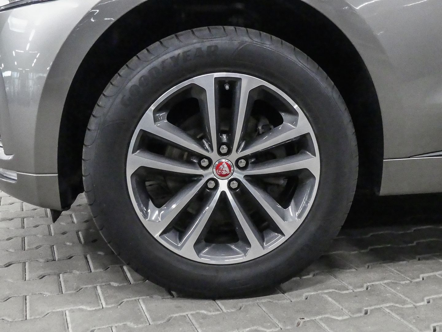 Jaguar F-Pace R-Sport AWD 25d EU6d-T Allrad Navi Meridi