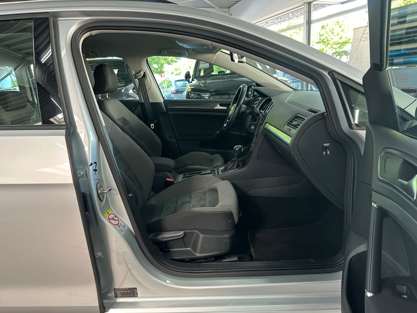 Volkswagen Golf VII 2.0 TDI Var. Comfortline - Samsaru's Car Outlet