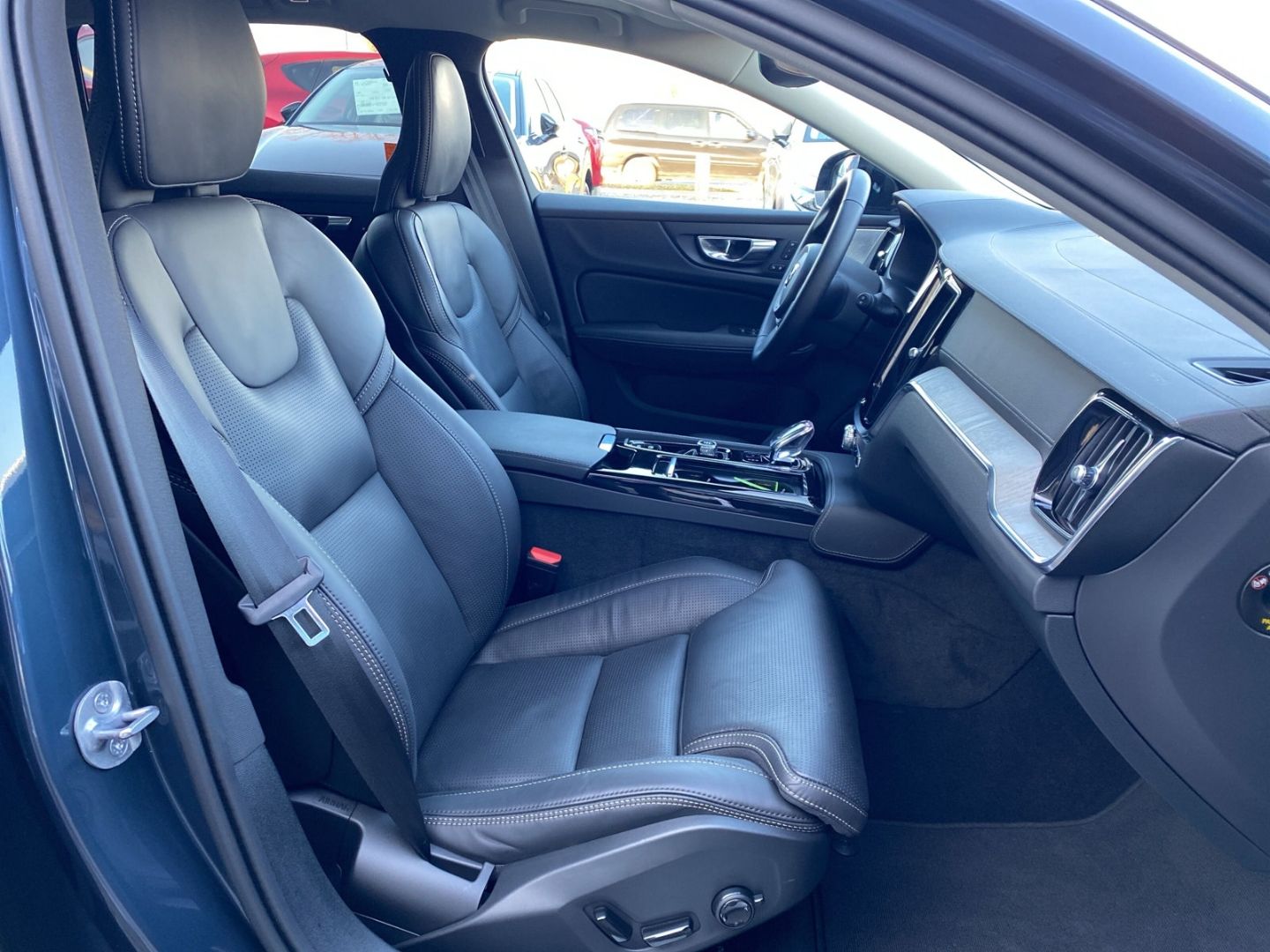 Volvo V60 T6 AWD Ultra Dark Recharge B&W HUD Pano-Dach