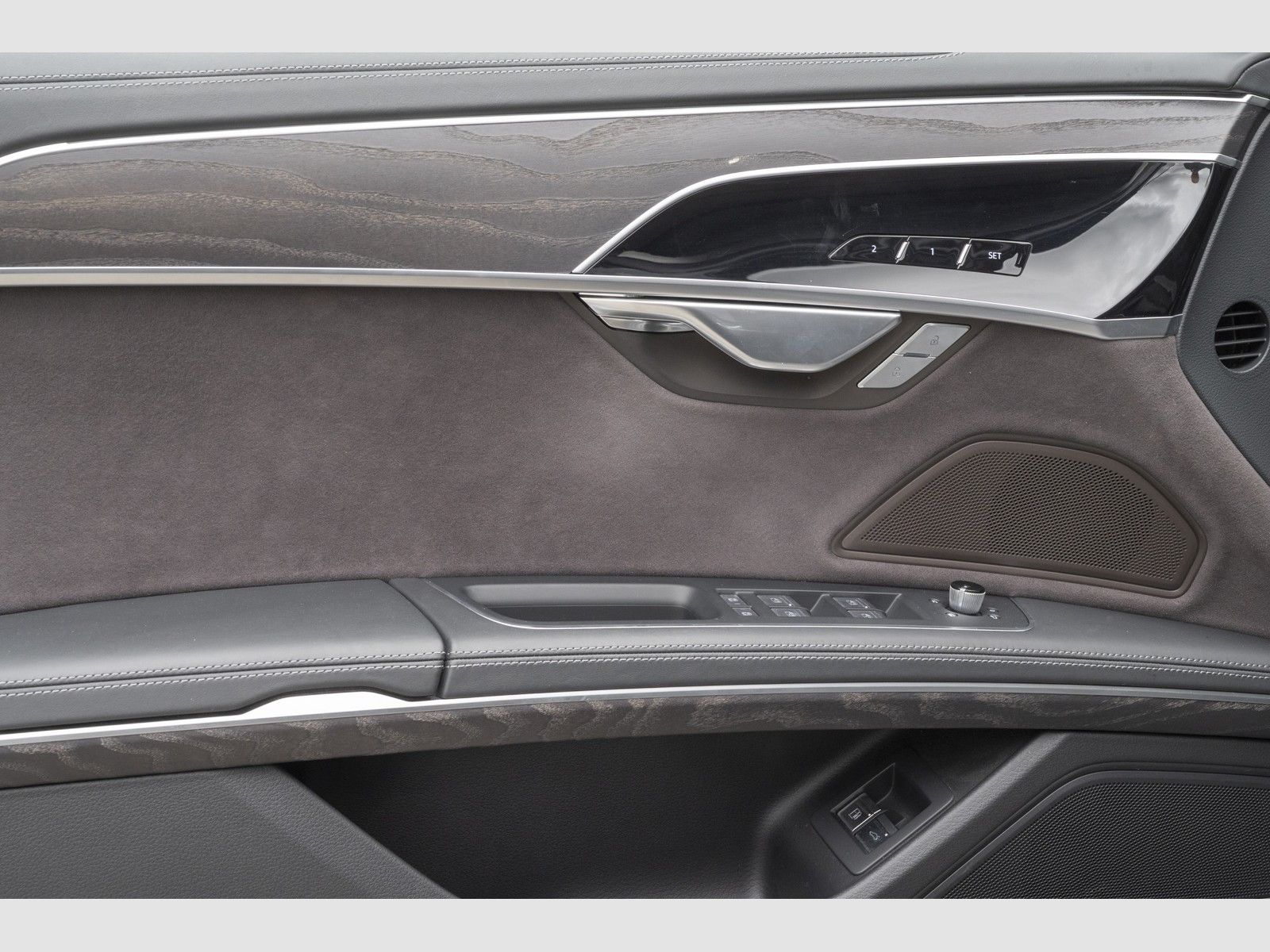 Audi A8 L 60TFSIe - Samsaru's Car Outlet