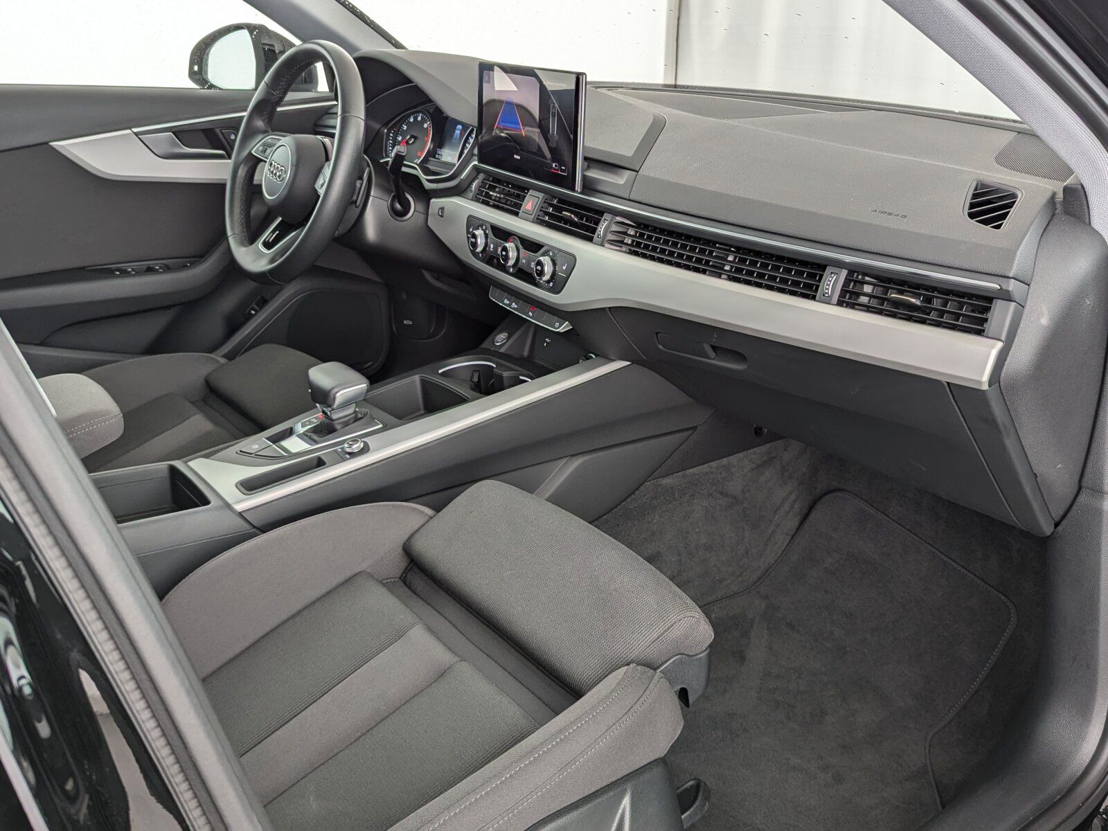 Audi A4 35 2.0 TFSI Avant advanced - Samsaru's Car Outlet