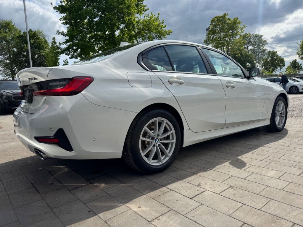 BMW 330e Aut. Advantage - Samsaru's Car Outlet