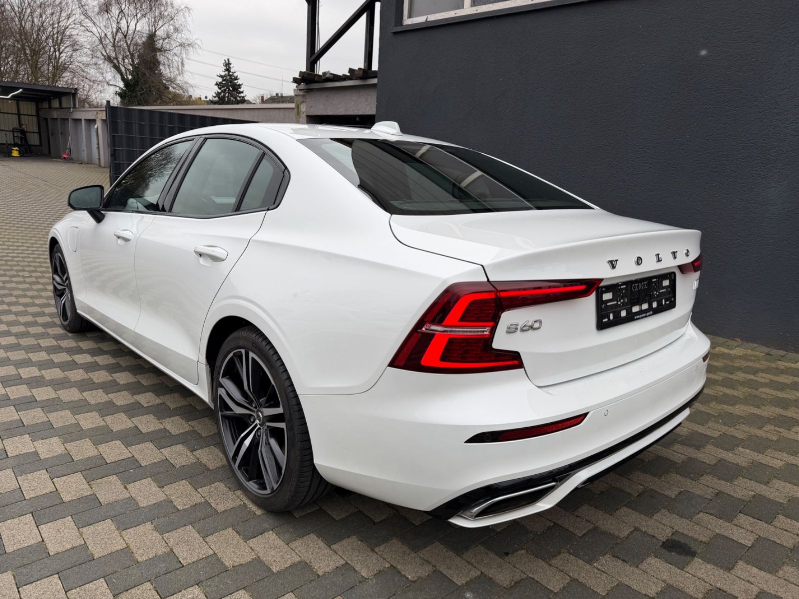 Volvo S60 Lim. R Design Plug-In Hybrid AWD Pano VOLL