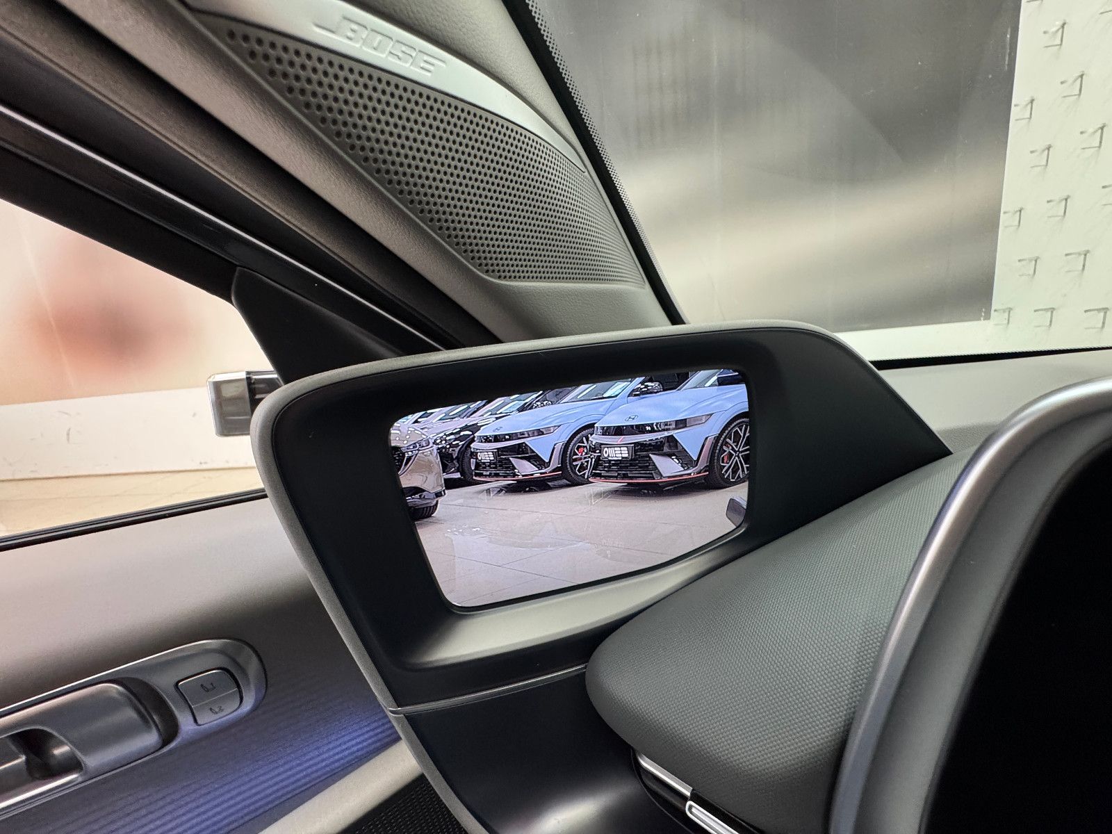 Hyundai IONIQ 6 77,4kWh 325ps 4WD Uniq PANO & DIGI NON