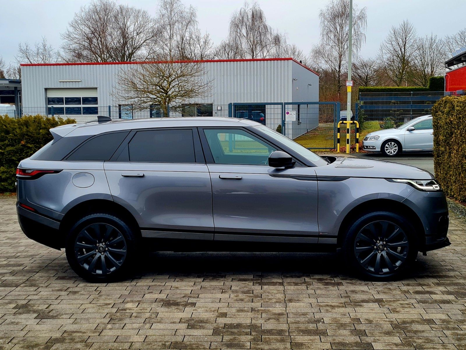 Range Rover Velar D300 R-Dynamic SE - Samsaru's Car Outlet