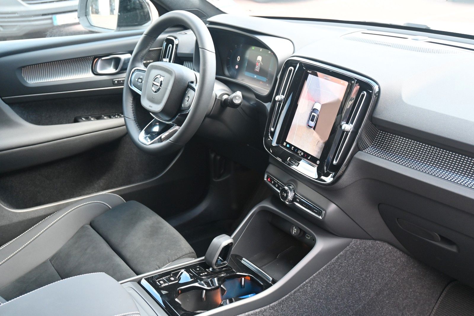 Volvo XC40 B4 DKG Plus Dark*H&K*FSHZG*360°*ACC*AHK