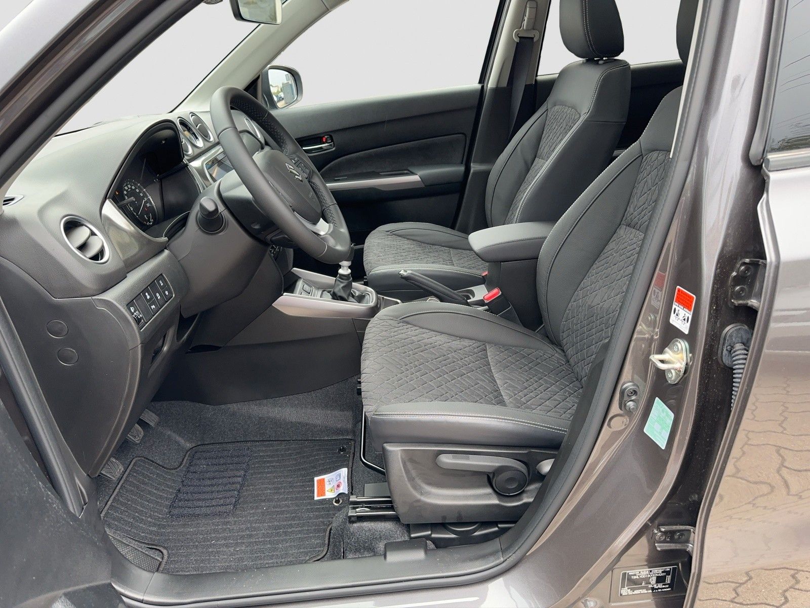 Suzuki Vitara 1.4 Mild-Hybrid Comfort+ - Samsaru's Car Outlet