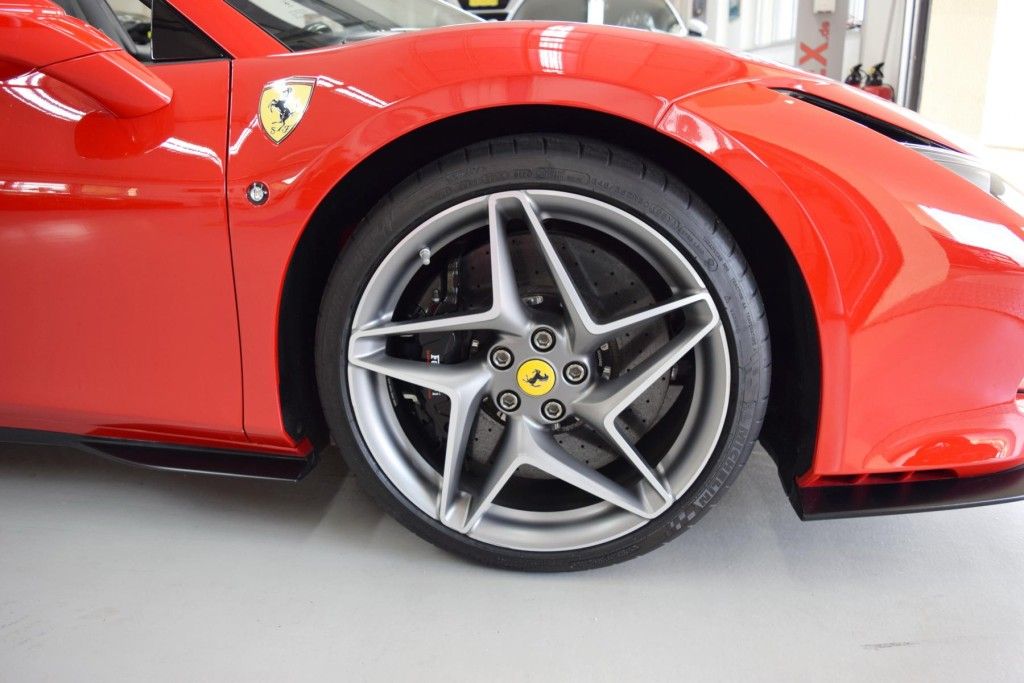 Ferrari F8 Spider - Samsaru's Car Outlet