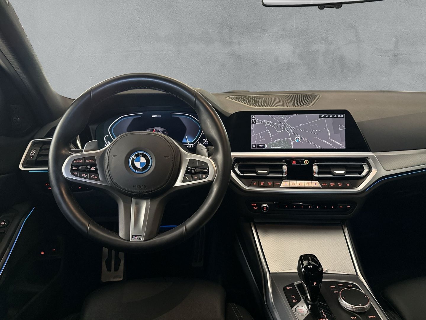 BMW 330 e xDrive M-SPORT - Samsaru's Car Outlet
