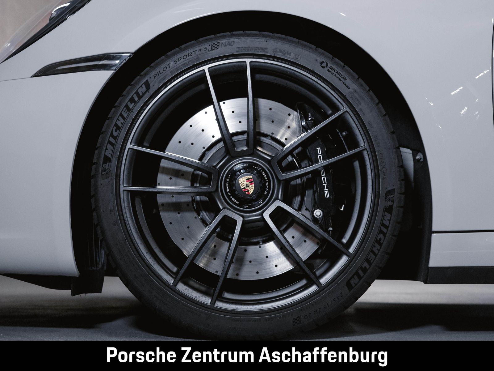 Porsche 911 Carrera 4 GTS Liftsystem BOSE Sportsitze