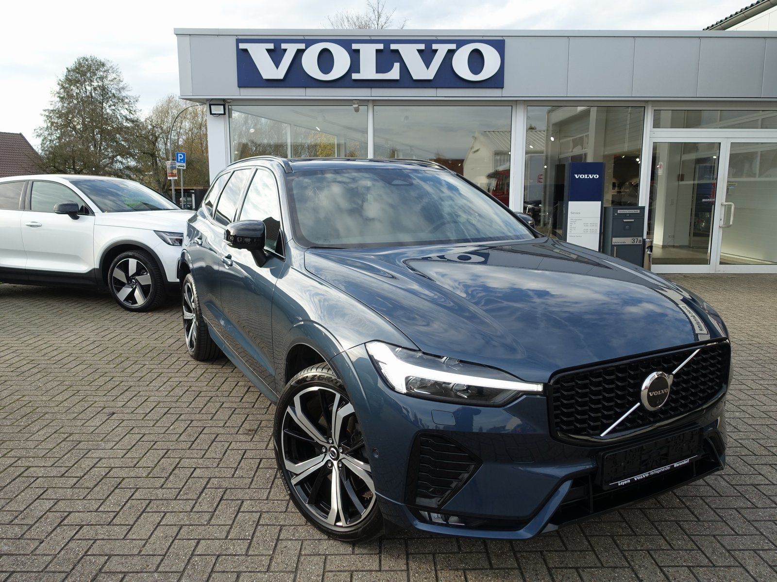 Volvo XC60 B4 Diesel Plus Dark AWD/Pano/AHK/360°/H&K