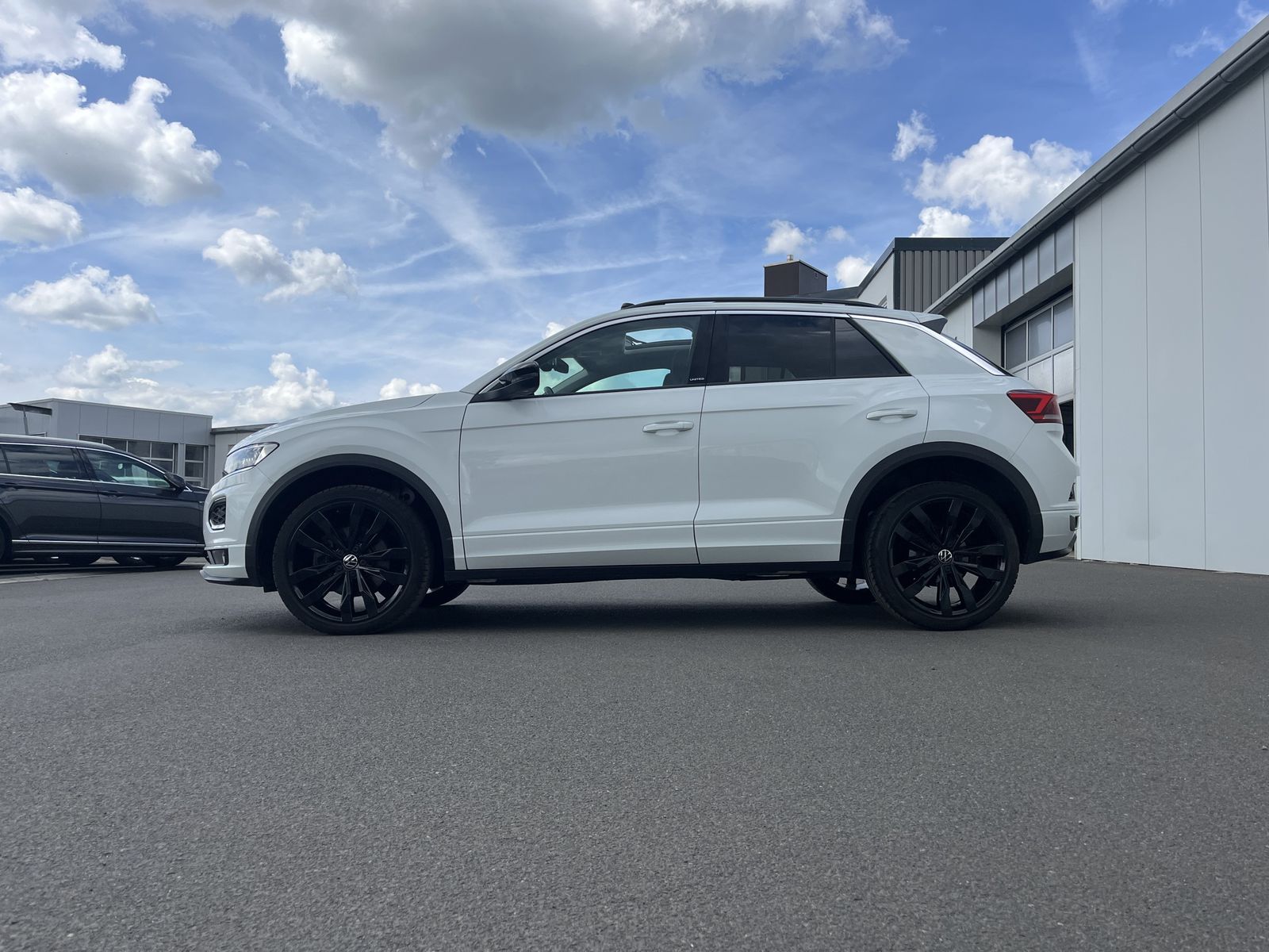 Volkswagen T-Roc 2.0 TDI DSG R-Line - Samsaru's Car Outlet