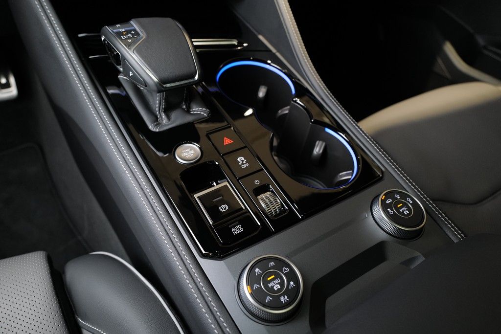 Volkswagen Touareg 3.0TDI R-Line Nachtsicht Dynaudio StdHz