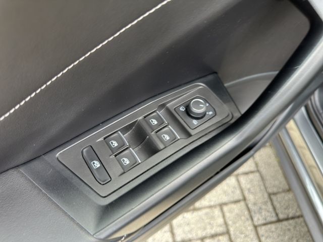 Volkswagen T-ROC 1.5 TSI STYLE - Samsaru's Car Outlet