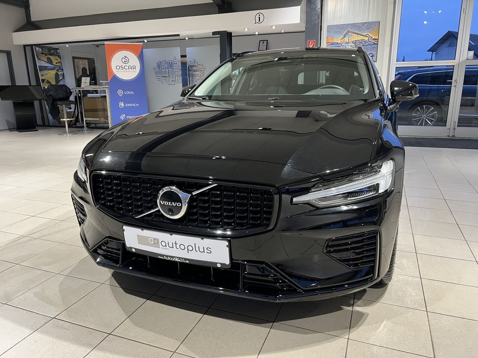Volvo V60 T6 Plus Dark Recharge AWD ACC Pano AHK 360°