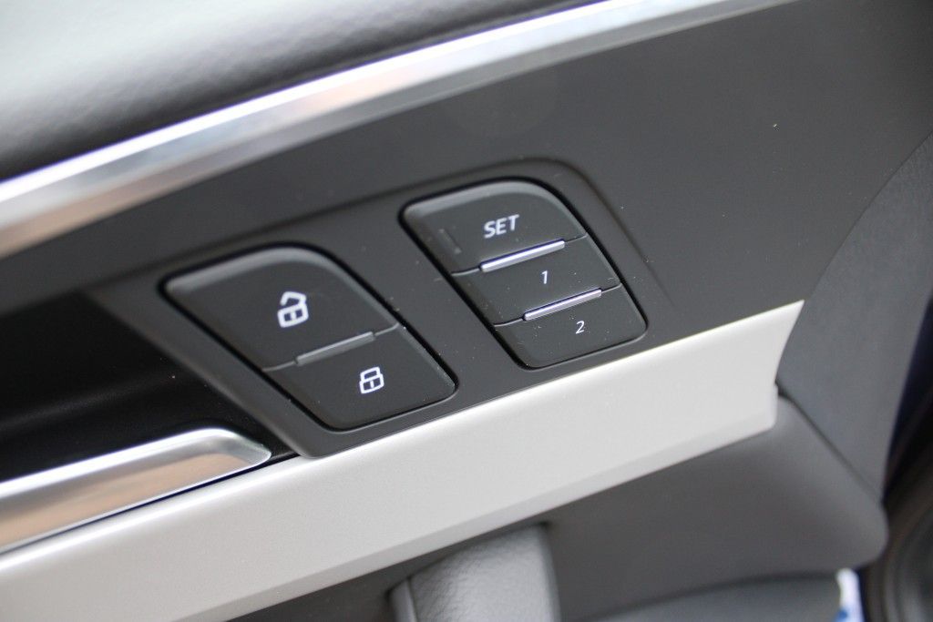 Audi A4 Avant TDI S tronic Black - Samsaru's Car Outlet