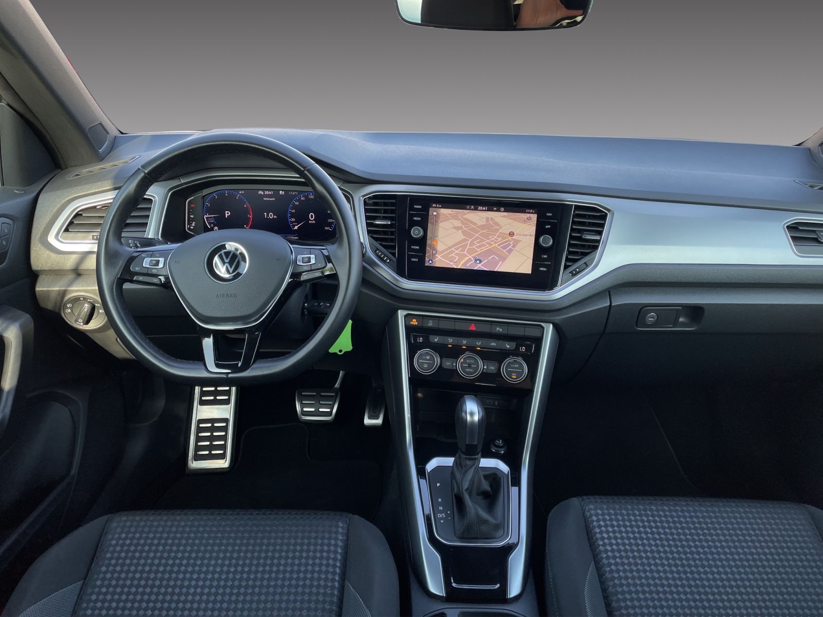 Volkswagen T-Roc 1.5 TSI Active - Samsaru's Car Outlet
