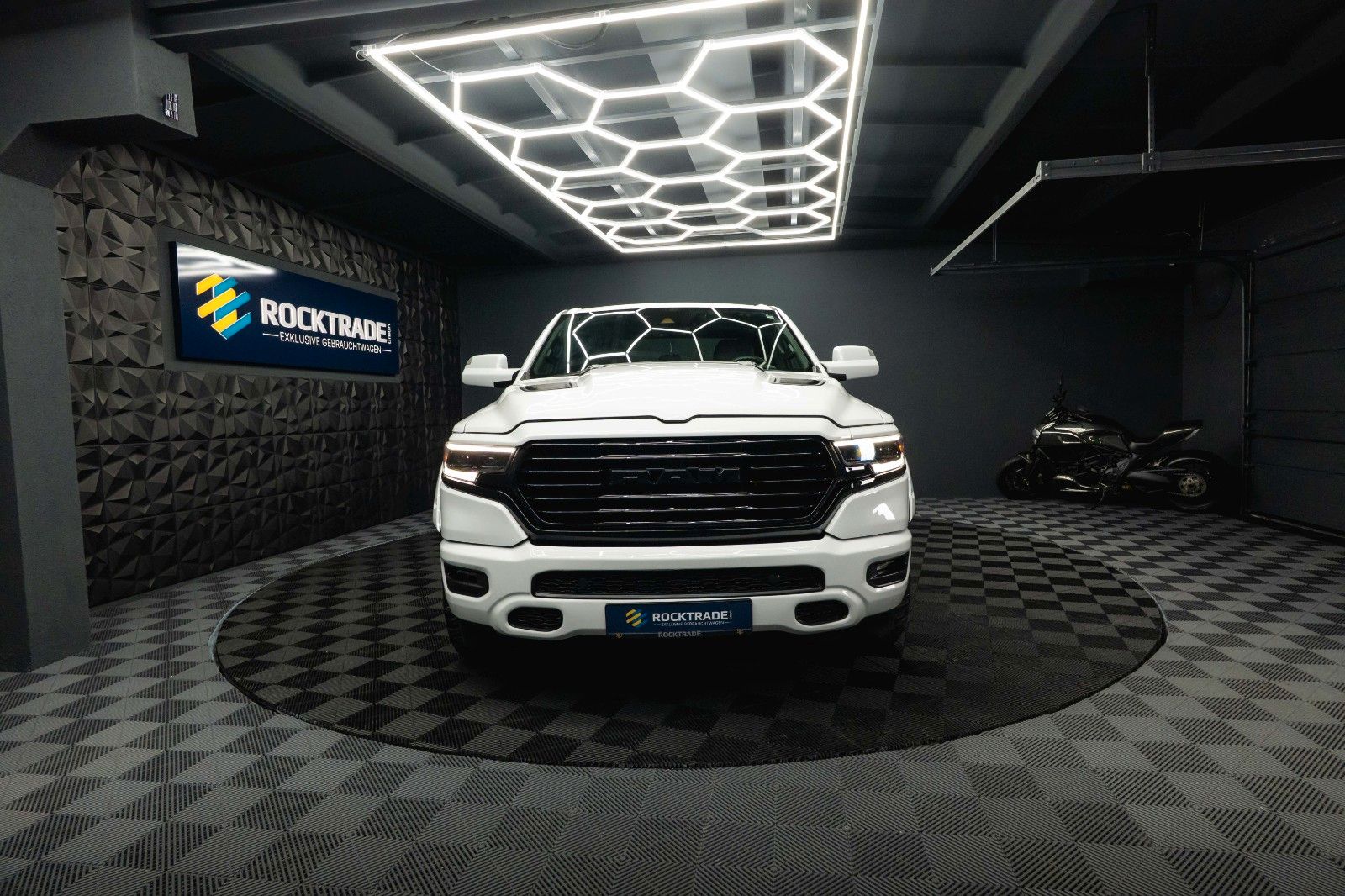 Dodge RAM 5.7 V8 HEMI 4x4 OFFROAD LONGBED Limited 19%
